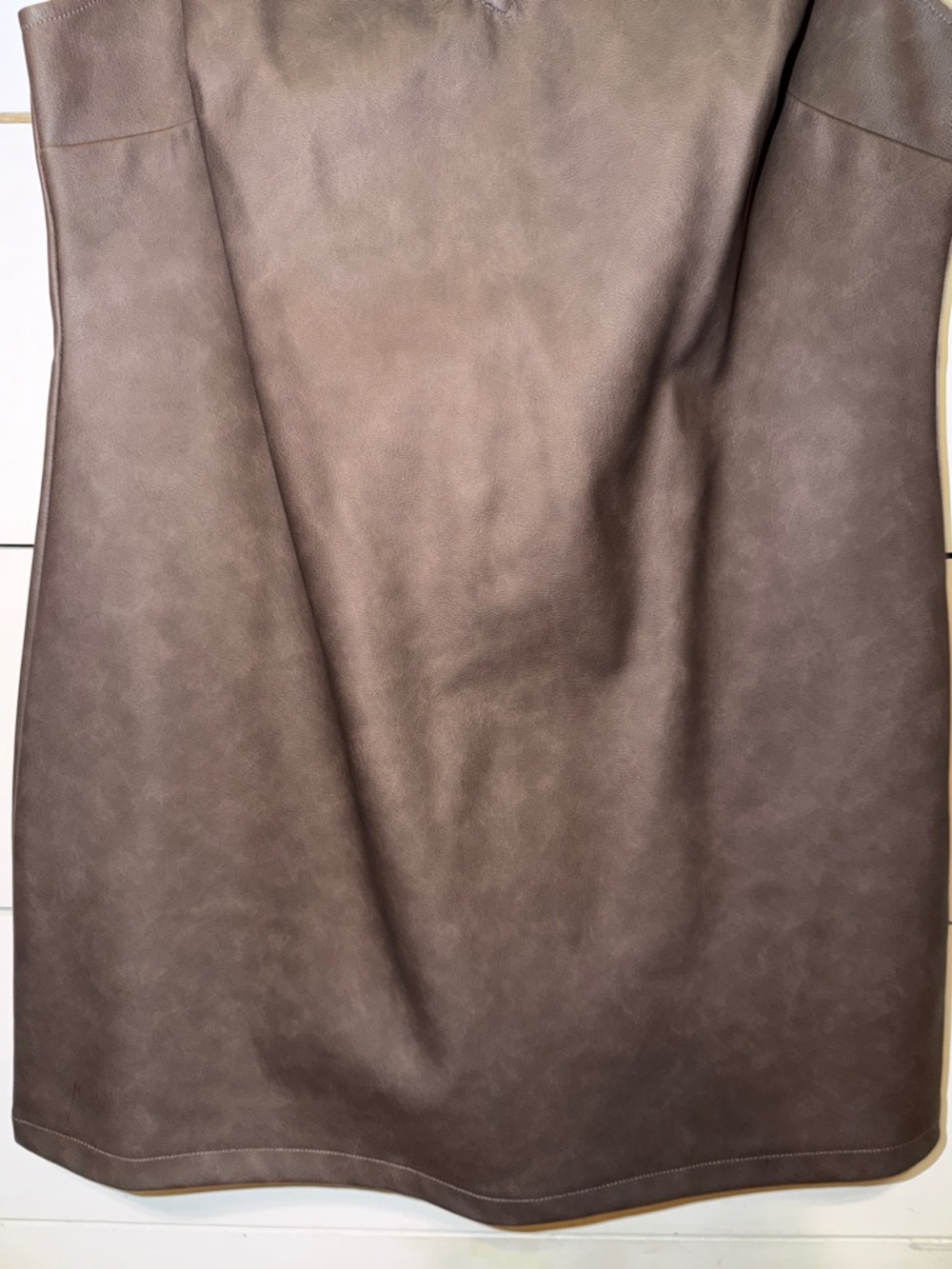 Savida Sleeveless V-Neck Faux Leather Shift Dress in Brown M - Picture 5 of 7